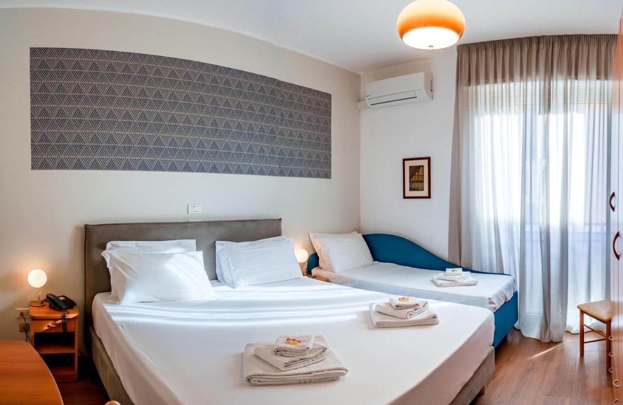 Hotel Tritone Senigallia Exterior foto