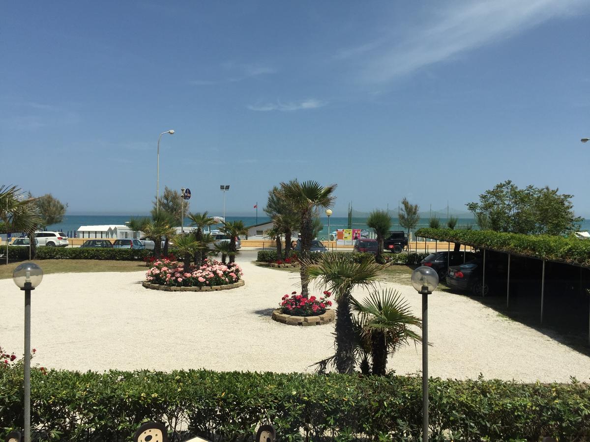 Hotel Tritone Senigallia Exterior foto